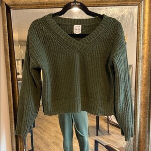 Hippie Rose Olive V-Neck cropped Sweater xs